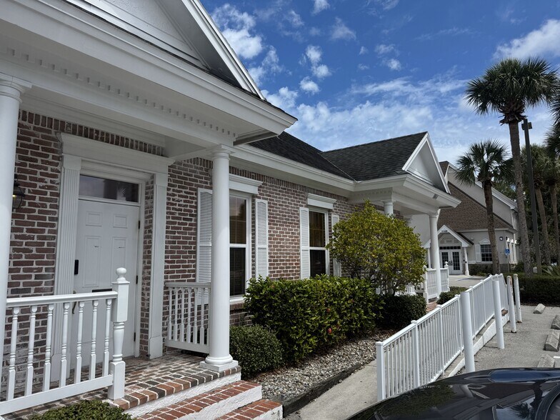 More Photos Of 1044 Goodlette-Frank Rd N, Naples Medical For Lease