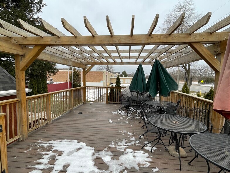 More Photos Of 1209 Lisle Plz, Lisle Bar For Lease