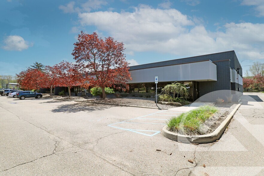 Primary Photo Of 445-469 Enterprise Ct, Bloomfield Hills Research And Development For Lease