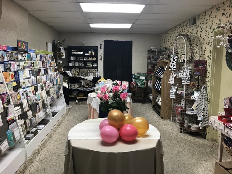 More Photos Of 19 W Main St, Vermillion General Retail For Sale