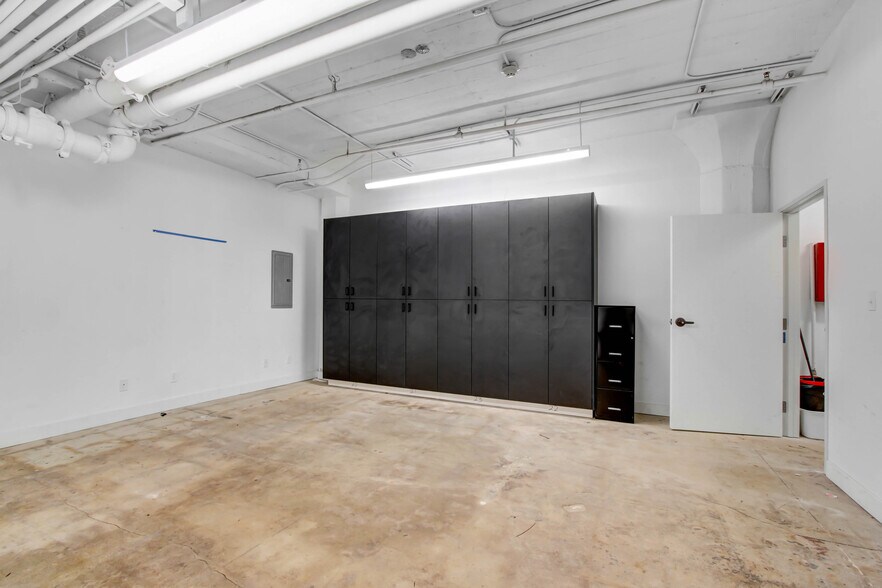 More Photos Of 950 S Broadway, Los Angeles Office For Lease