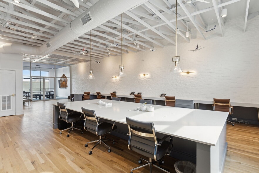 More Photos Of 4763 Algiers St, Dallas Loft Creative Space For Sale