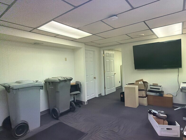 More Photos Of 610 Hamlin Hwy, Lake Ariel Office For Sale