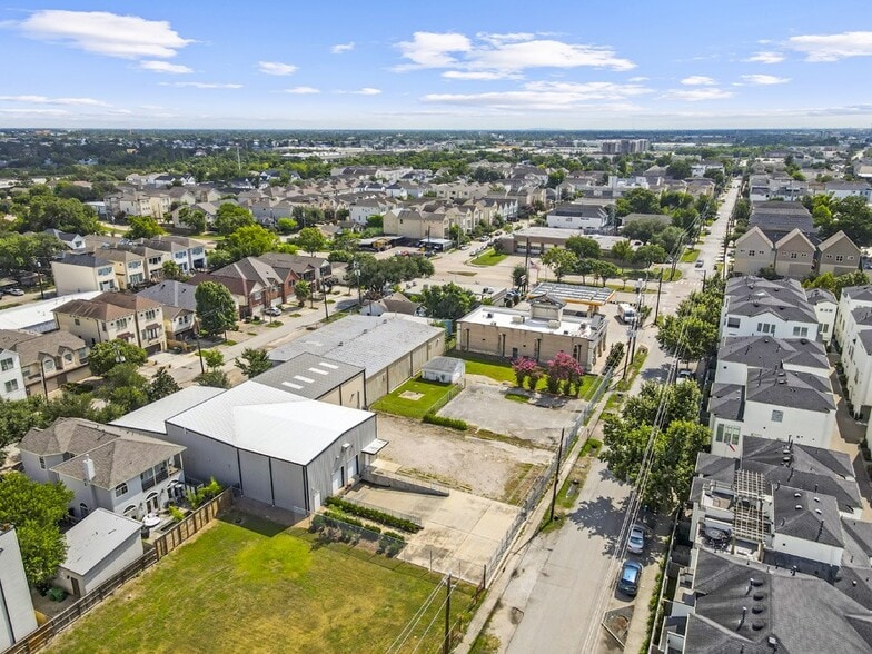 More Photos Of 5414 Larkin St, Houston Warehouse For Sale