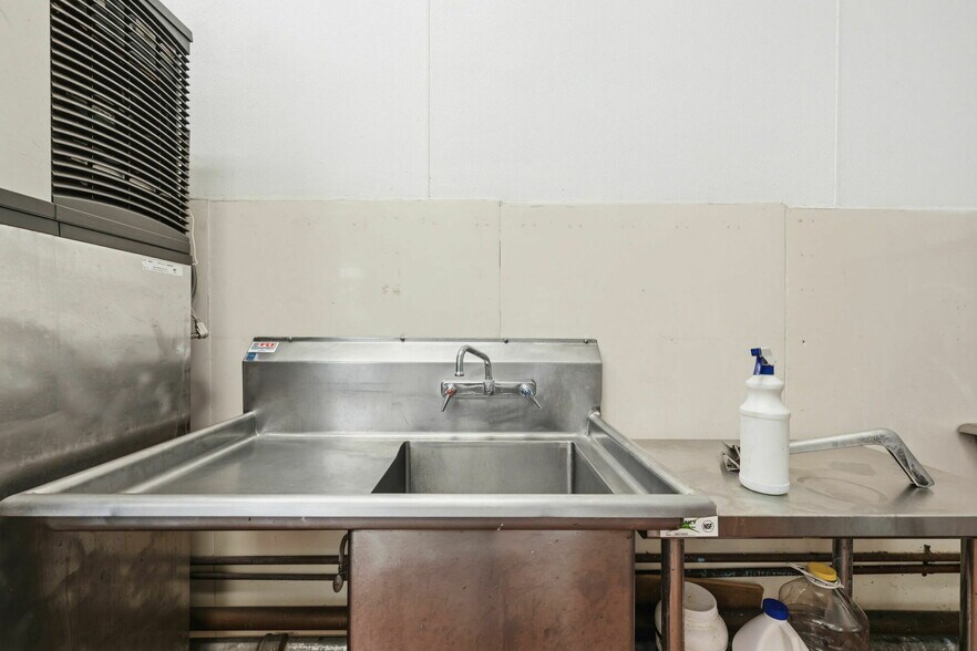 More Photos Of 329 14th St, Oakland Restaurant For Sale