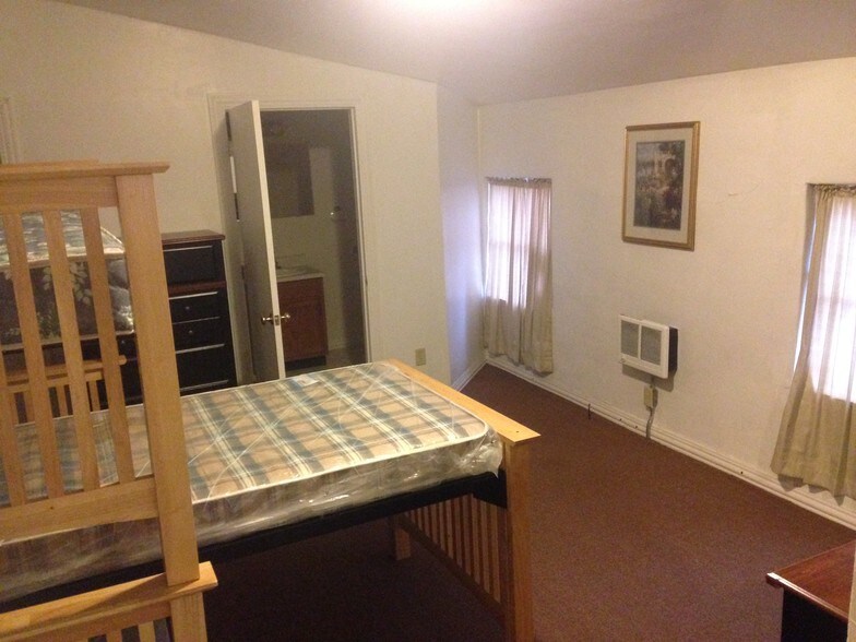 More Photos Of 137 E Washington St, Shelbyville Lodge Meeting Hall For Sale