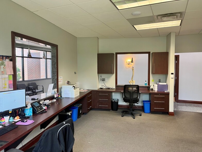 More Photos Of 27750 Middlebelt Rd, Farmington Hills Office For Lease