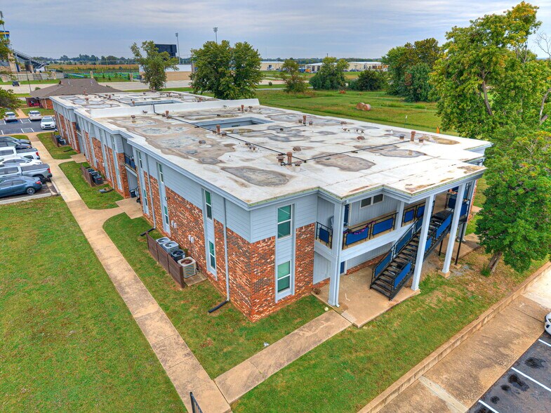 More Photos Of 1220 SE 9th St, Pryor Apartments For Sale