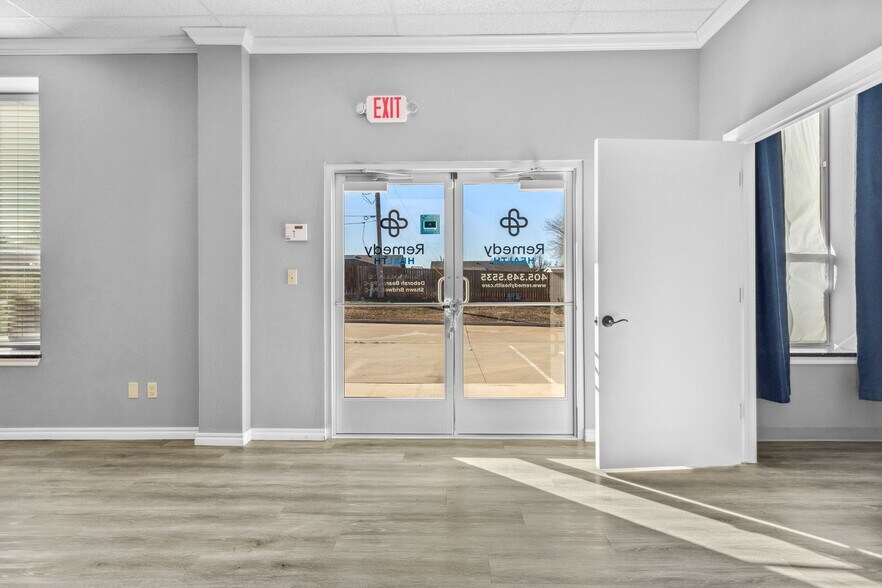 More Photos Of 2402 S 29th St, Chickasha Office For Sale