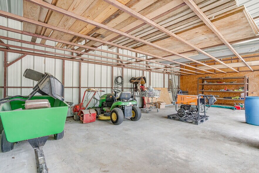 More Photos Of 1600 FM 3433, Newark Warehouse For Sale
