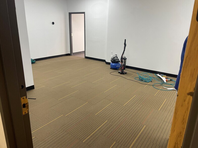 More Photos Of 138 S Rosemont Rd, Virginia Beach Medical For Lease