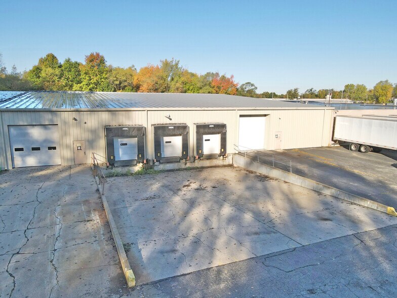 More Photos Of 2135 Industrial Pky, Elkhart Manufacturing For Sale
