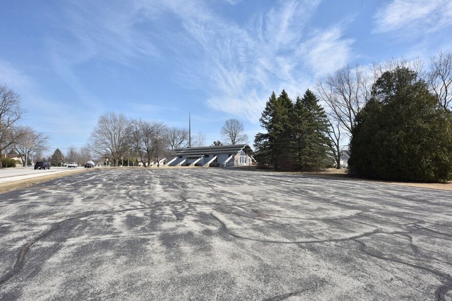 More Photos Of 1425 E Monroe Ave, Hartford Flex For Sale