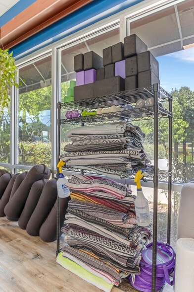 More Photos Of 414 W Fernwood Dr, Simpsonville General Retail For Sale
