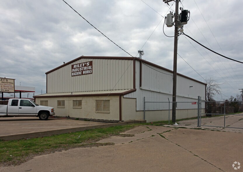 More Photos Of 1003 S Kaufman St, Ennis Warehouse For Sale