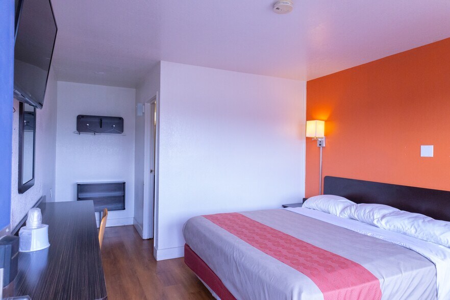 More Photos Of 2420 Commerce Rd, Goodland Hotel For Sale