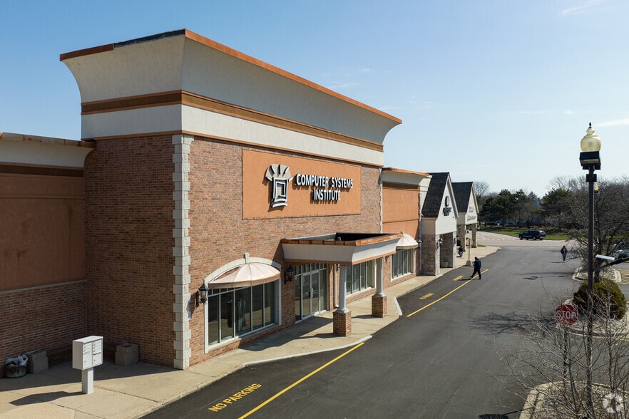 More Photos Of 5320-5340 Grand Ave, Gurnee General Retail For Lease