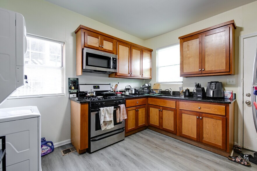 More Photos Of 1908 Parkwood Ave, Richmond Apartments For Sale