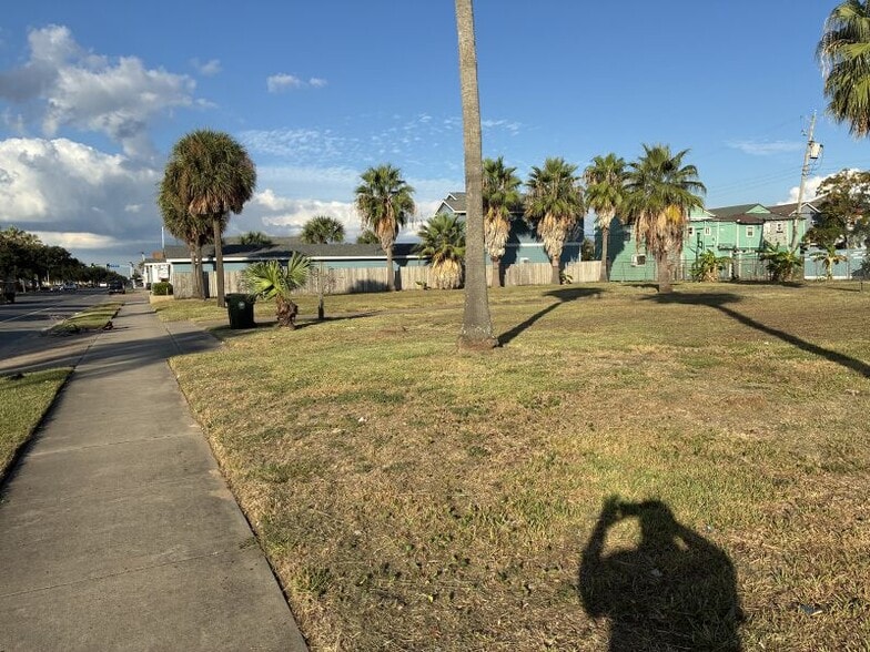 More Photos Of 4302 Broadway St, Galveston General Retail For Sale