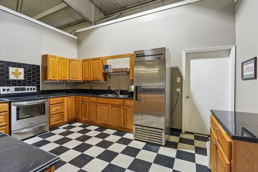 More Photos Of 3001 New Highway 51, La Place Religious Facility For Lease