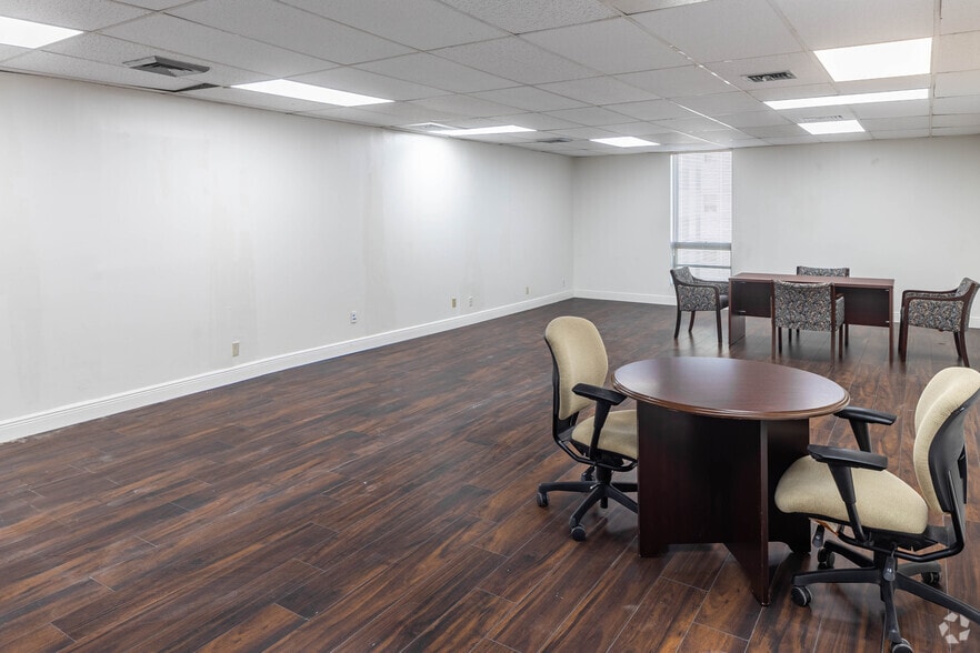 Primary Photo Of 2500 Hollywood Blvd, Hollywood Office For Lease