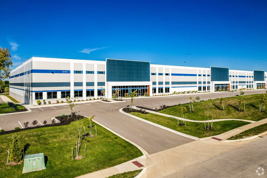 More Photos Of 3141 W Heartland Dr, Liberty Distribution For Lease