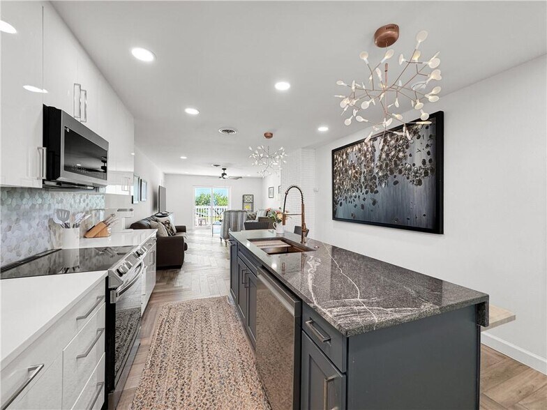 More Photos Of 1601 Ocean Dr, Corpus Christi Apartments For Sale