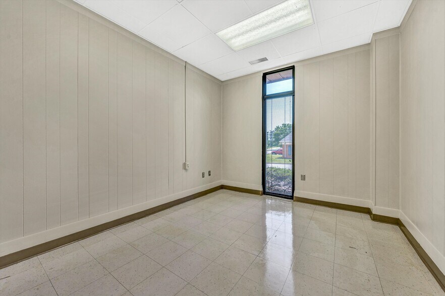 More Photos Of 1930 Braeburn Dr, Salem Medical For Sale