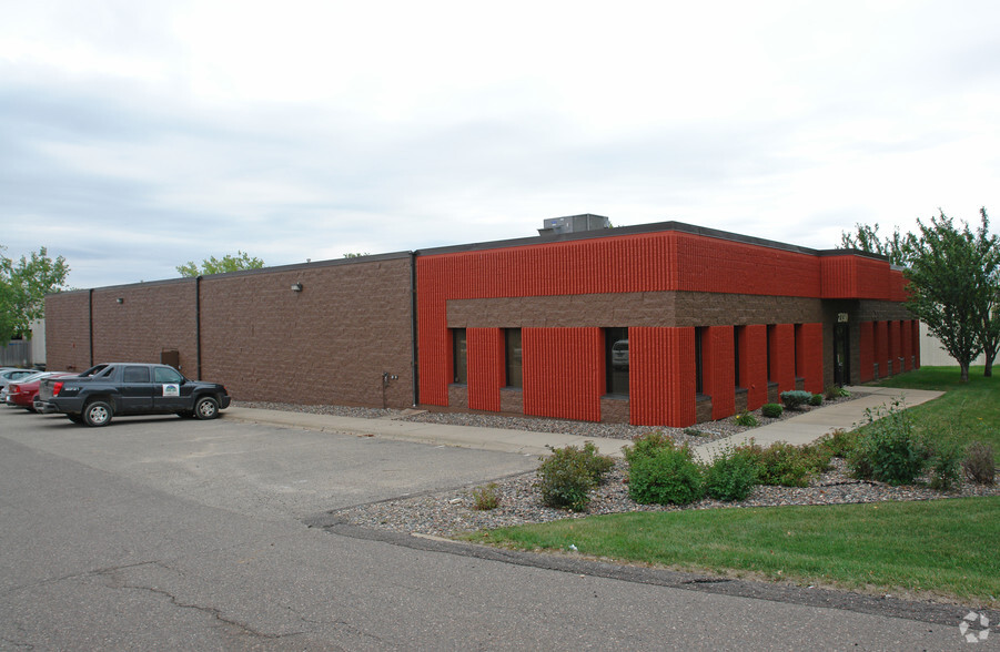 Primary Photo Of 2730 N Niagara Ln, Plymouth Manufacturing For Sale