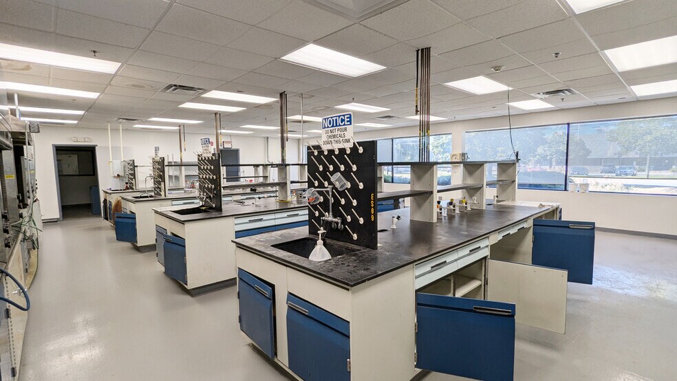 More Photos Of 109 Corporate Ct, South Plainfield Medical For Lease