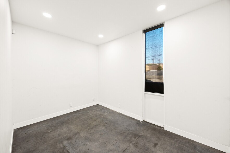 More Photos Of 2702 Saint Louis Ave, Signal Hill Warehouse For Lease