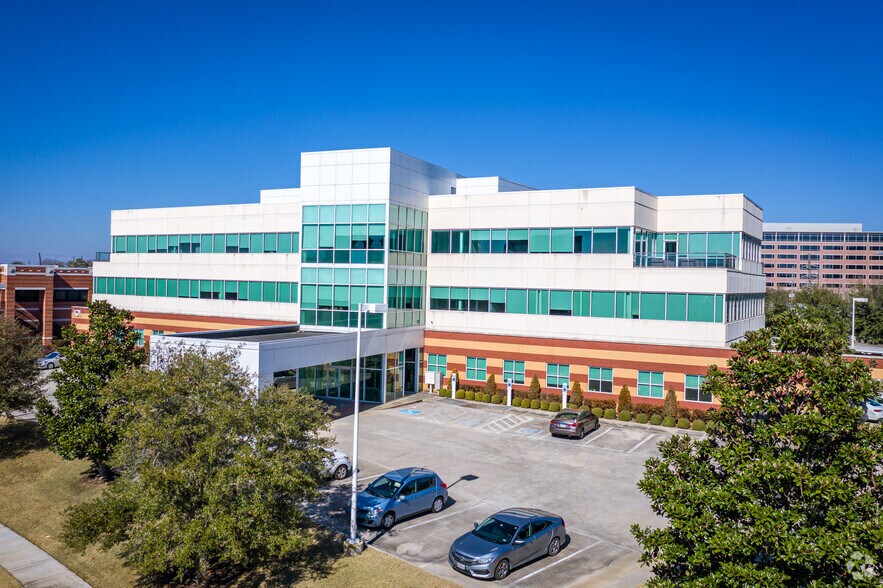 More Photos Of 101 Parklane Blvd, Sugar Land Office For Lease