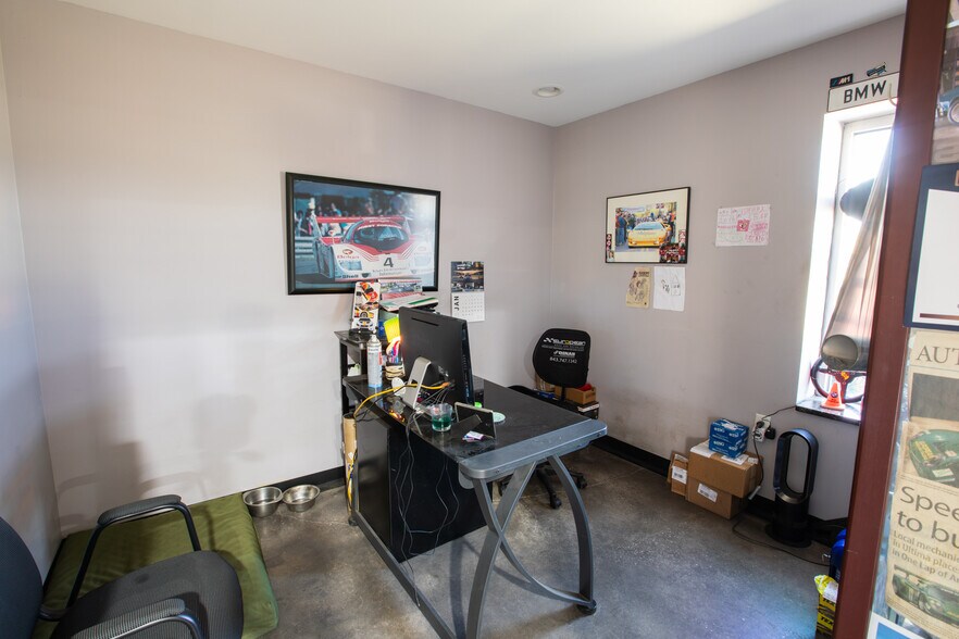 More Photos Of 5080 Rivers Ave, North Charleston Showroom For Sale