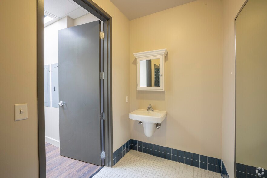 More Photos Of 405 Healdsburg Ave, Healdsburg Storefront Retail Office For Lease