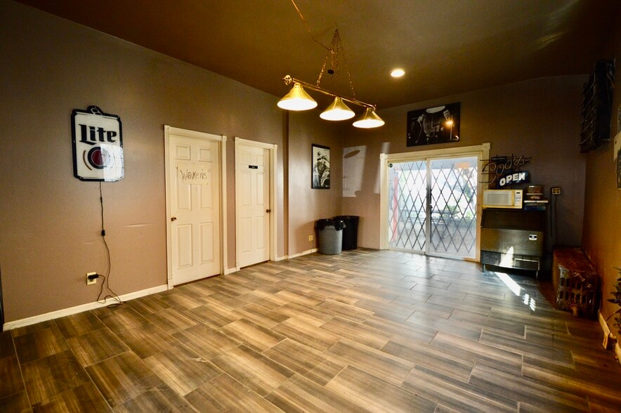 More Photos Of 254 W Pike St, Covington Storefront Retail Residential For Lease