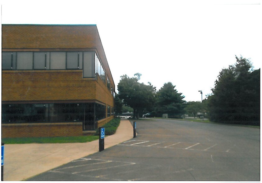 More Photos Of 1520 Highland Ave, Cheshire Office For Sale
