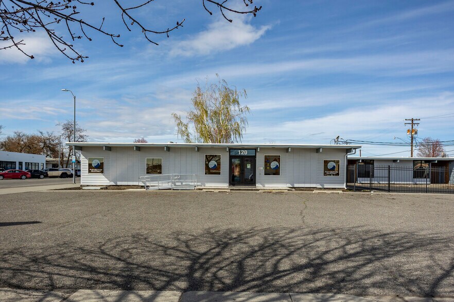 More Photos Of 611 W Columbia St, Pasco Office For Sale