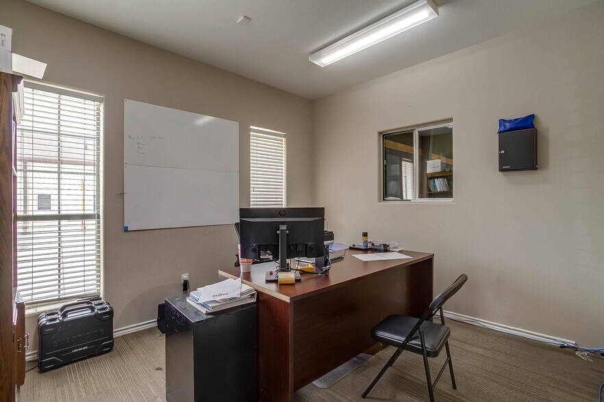 More Photos Of 110 Gotcher Ave, Lake Dallas Warehouse For Sale