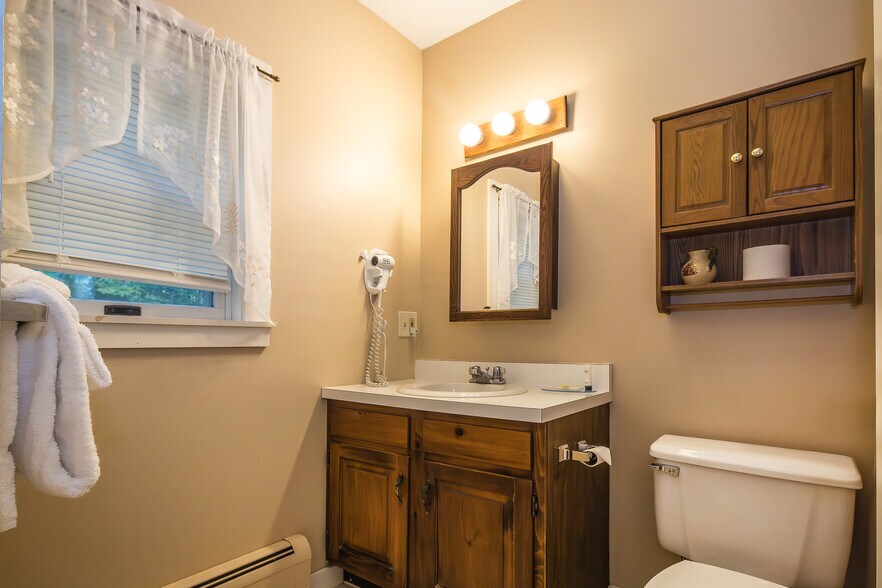 More Photos Of 78 Cream Hill Rd, Mendon Hospitality For Sale