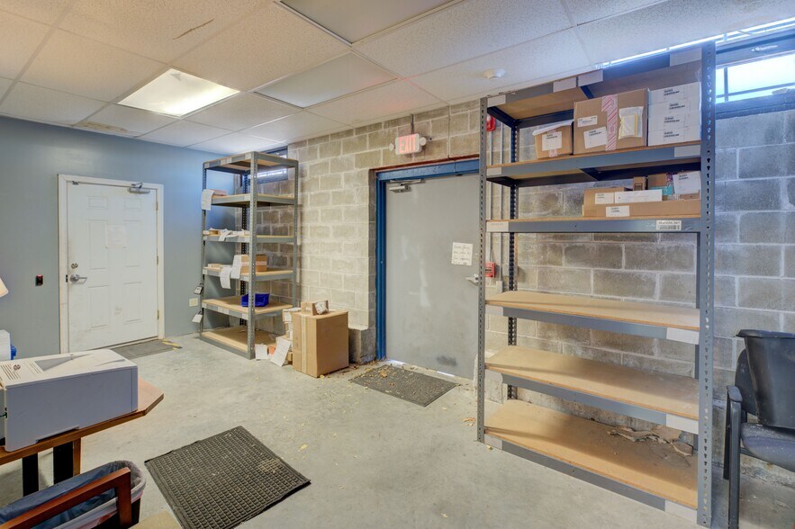 More Photos Of 555 Atwood Ave, Cranston Restaurant For Lease