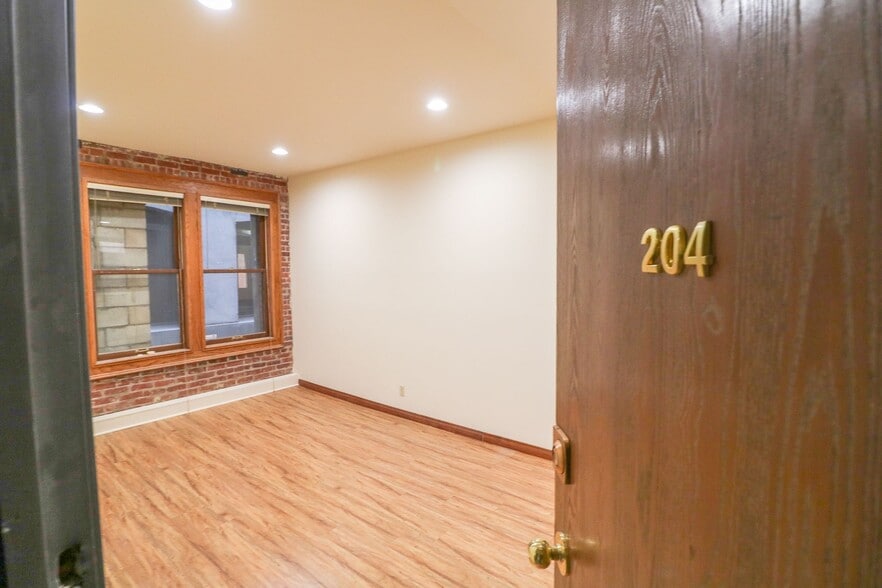 More Photos Of 619-623 S Olive St, Los Angeles Loft Creative Space For Lease