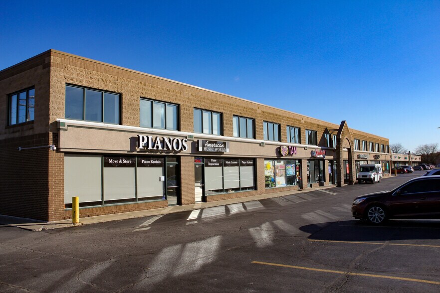 More Photos Of 559-617 N York St, Elmhurst General Retail For Lease