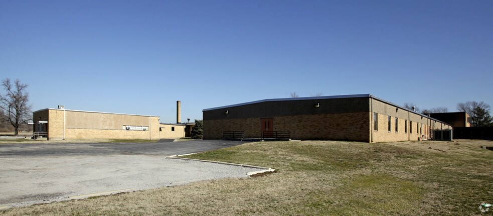 More Photos Of 1901 Mascoutah Ave, Belleville Schools For Lease