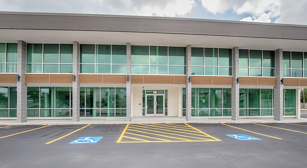 More Photos Of 8845 Long Point Rd, Houston Medical For Lease