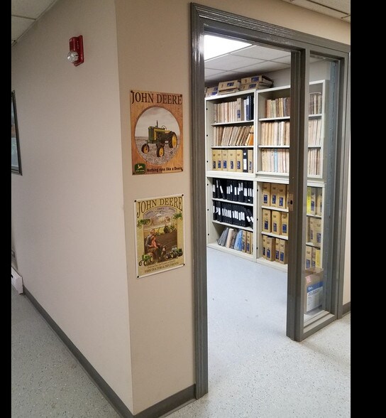 More Photos Of 1326 Industrial Dr, Lake in the Hills Distribution For Sale