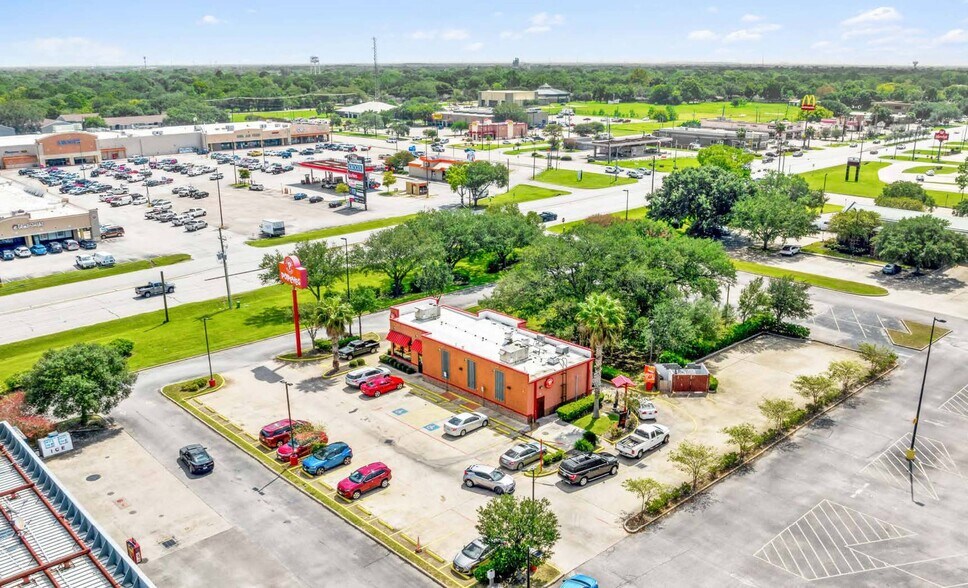 More Photos Of 1801 N Velasco St, Angleton Freestanding For Sale