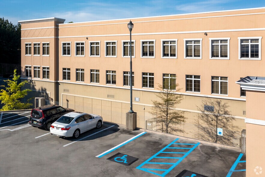 More Photos Of 201-221 Summit Blvd, Birmingham Unknown For Lease