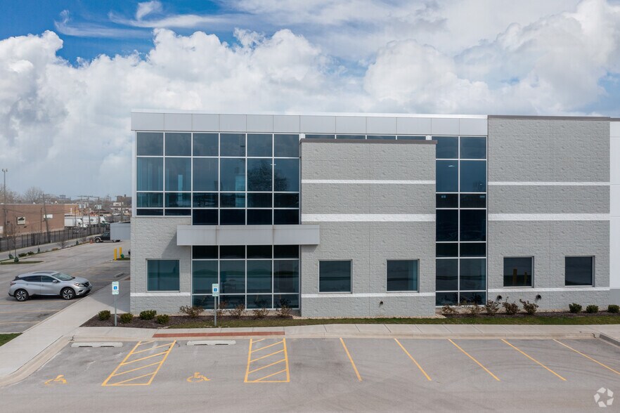 More Photos Of 2075 W 43rd St, Chicago Industrial For Sale