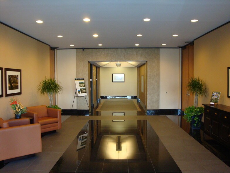 More Photos Of 4710 Bellaire Blvd, Bellaire Unknown For Lease