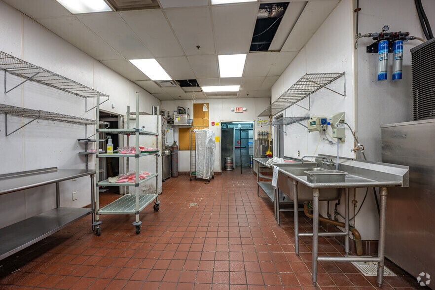 More Photos Of 123 N Arlington St, Salisbury Restaurant For Lease